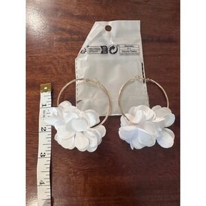 Gold Hoop Earrings with White Fabric Flower Statement‎ Dangle Drop Fashion
